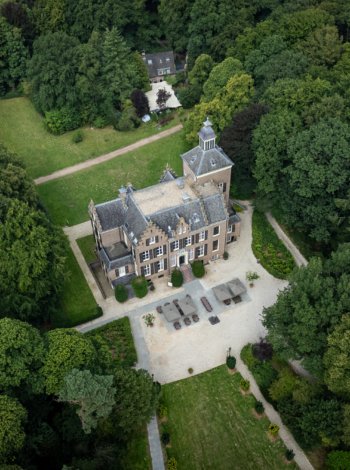 Luchtfoto Maarten Maartenshuis op Landgoed Zonheuvel